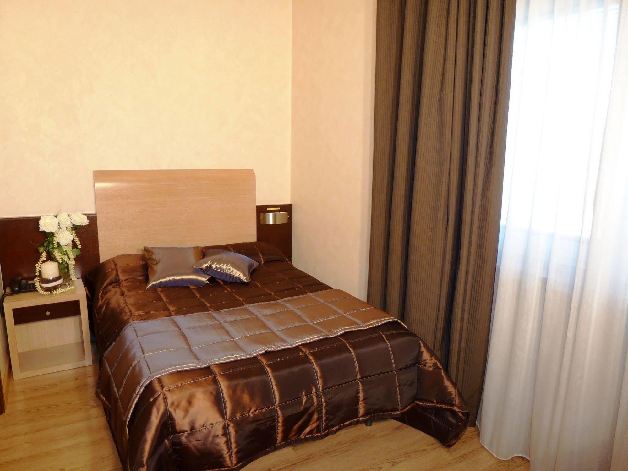 Eh Suites Rome Airport Euro House Hotels Fiumicino Exterior foto