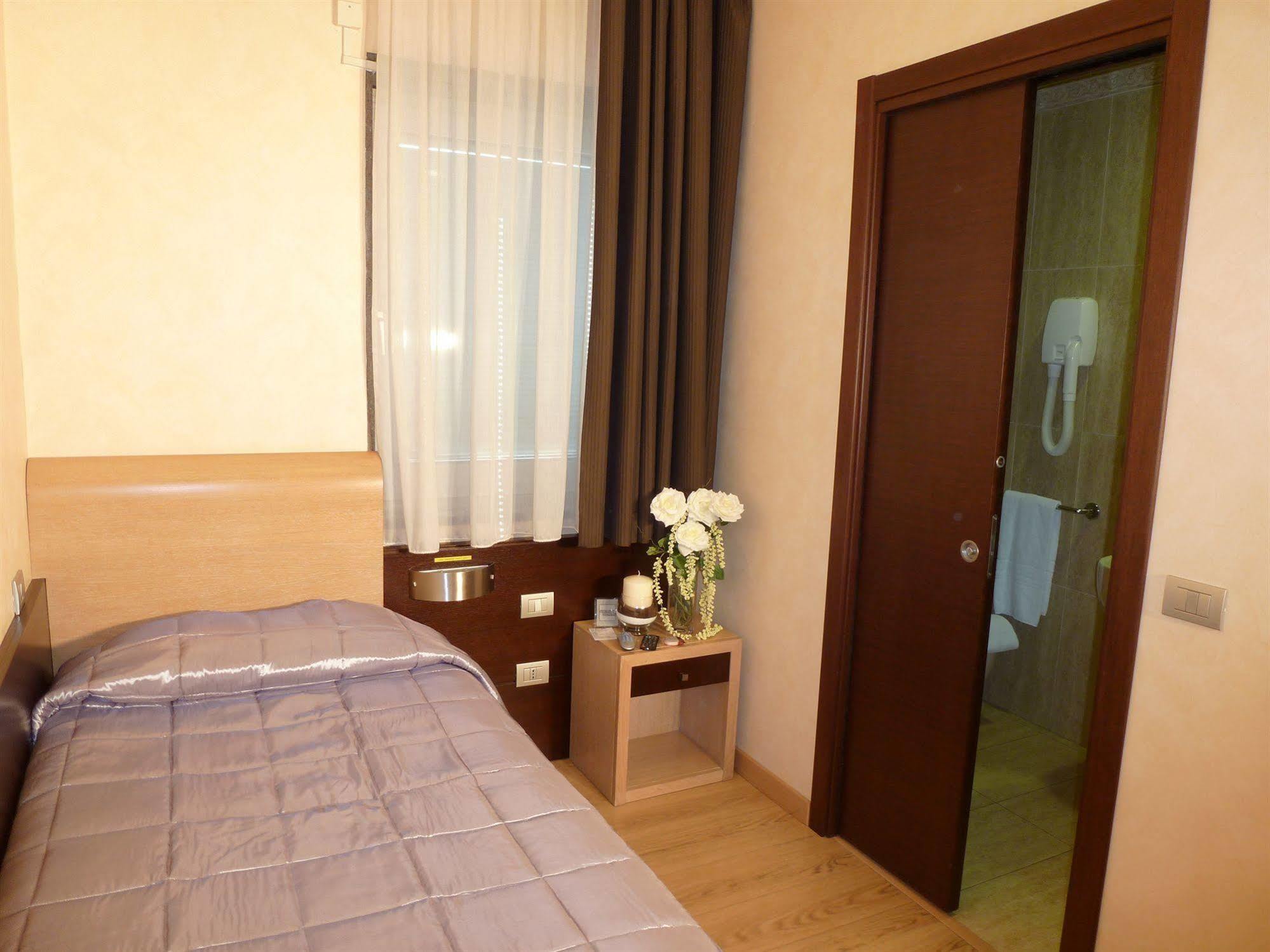 Eh Suites Rome Airport Euro House Hotels Fiumicino Exterior foto